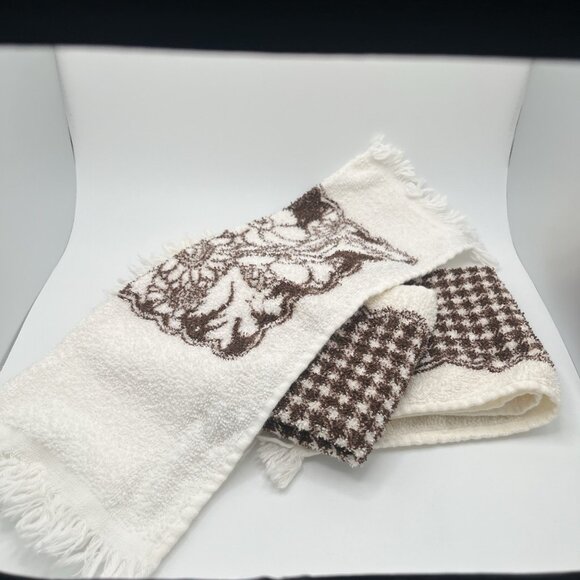 Vintage 70s MCM Flower Brown White Hand Towels Boho Groovy Fringe Set Of 3 - Picture 2 of 6